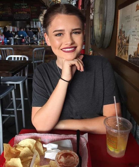 Hallie Clark nudes model picture