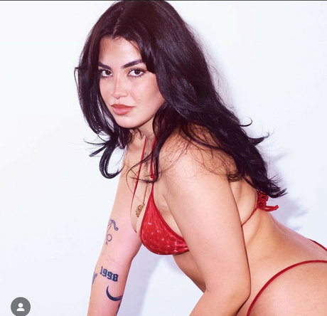 Selenaxoxoxo Marian model pornographic picture