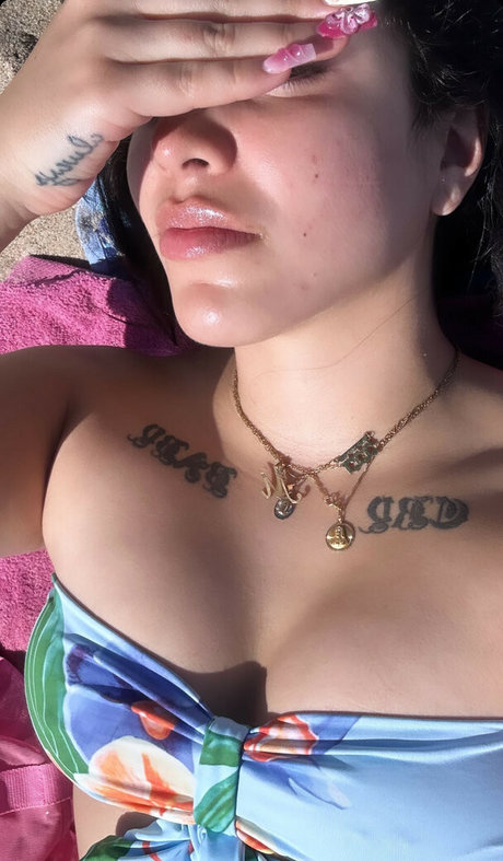 Selenaxoxoxo Marian beautiful pornstar photos