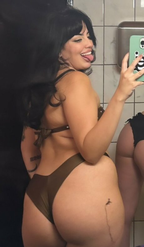 Selenaxoxoxo Marian nude actress pic