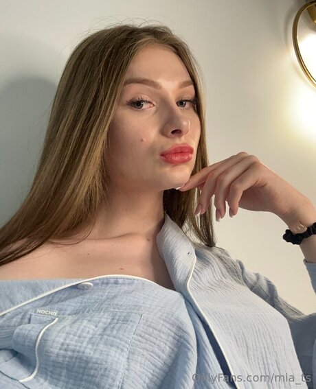 mia ts exclusive star pics