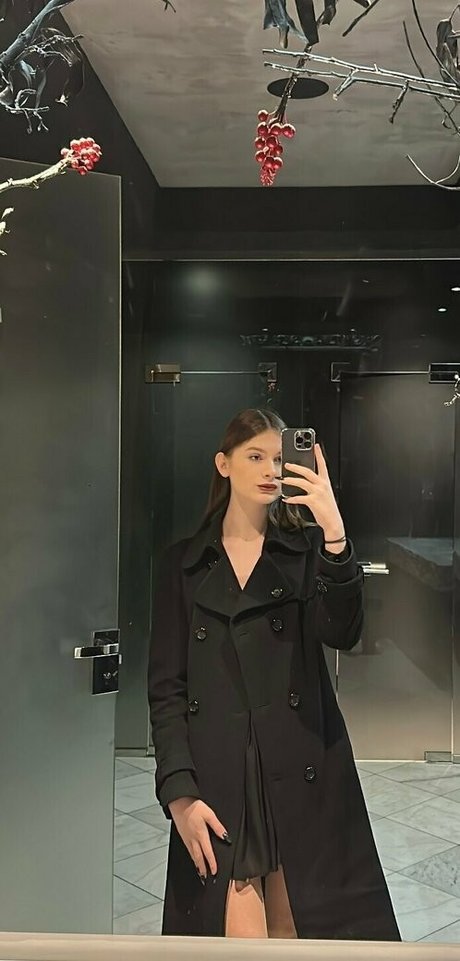 mia ts nude pornstar galleries