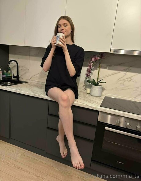 mia ts pornstar erotic img