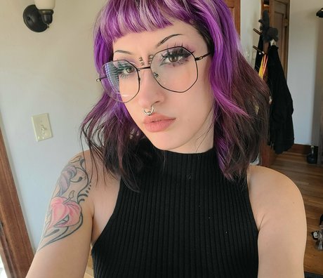 lucyluciid erotic model images