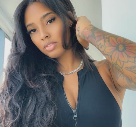 Sasha Chevolleau high quality model picture