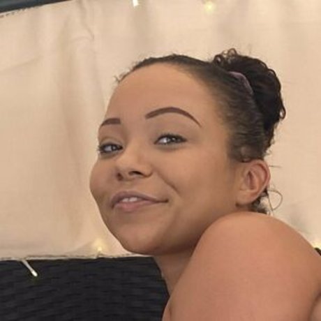 Adriana Maya star best photos