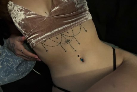 mollysfantasy model perfect pic