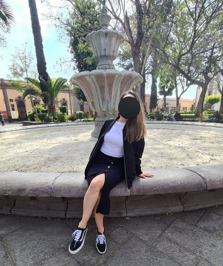 anahotsw pornstar image