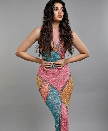 Krithi Shetty art model picture