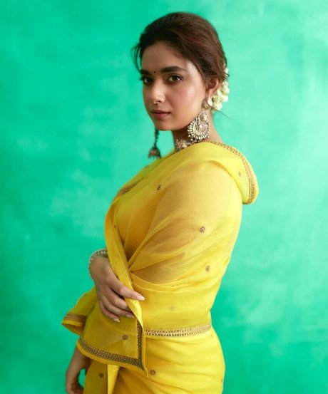 Keerthy Suresh free star photo