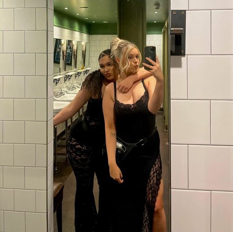 Sarah Anne Hooper nice model pic