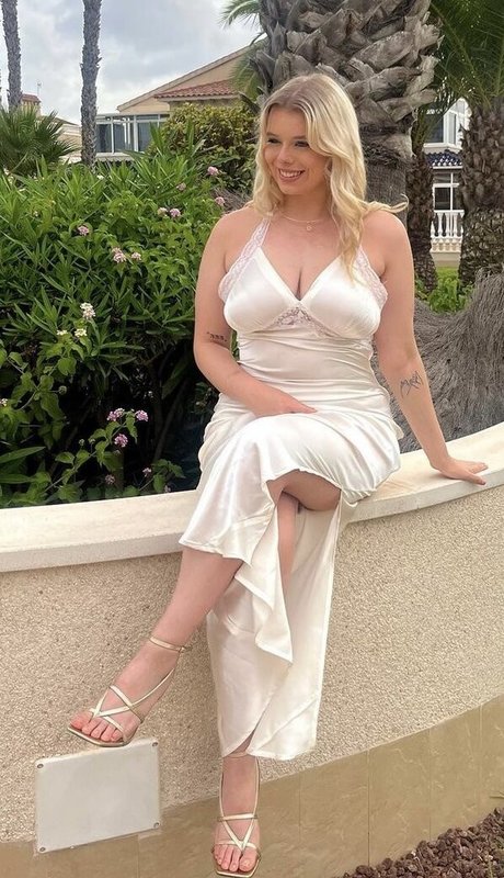 Sarah Anne Hooper pretty model images