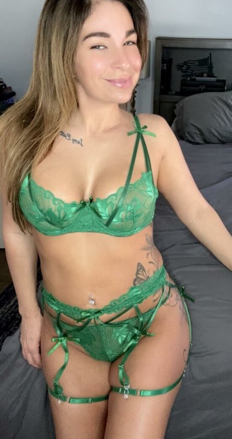 LoveyBeth pornstar nudes archive