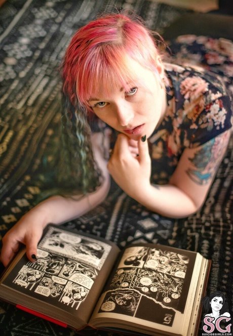 Venomousrose naked model pictures