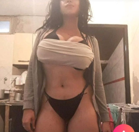 Naza Aducci adult model images