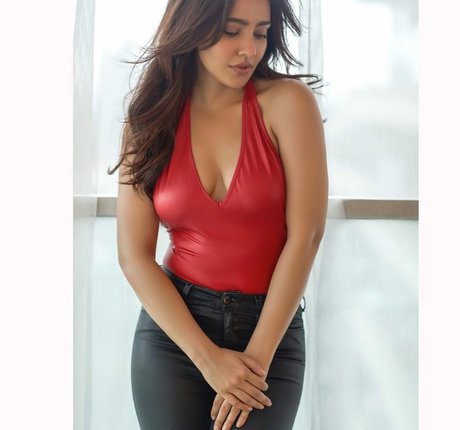 Neha Sharma hot model images