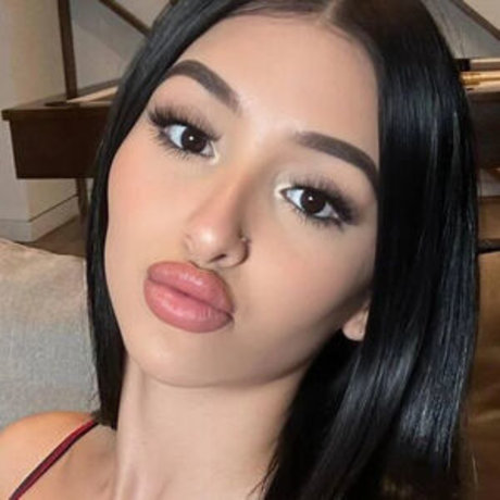 ayelenn model pretty image