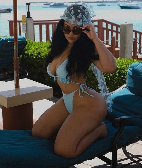 Roxsana Diaz art model pic