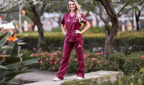 Emilee Atchley pretty model img