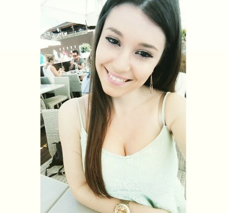 Carolina Neto hot model images