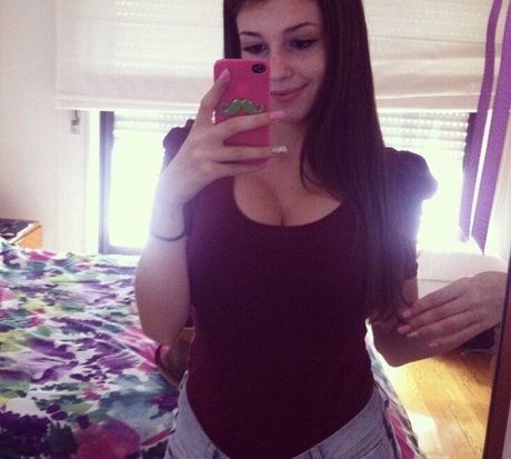 Carolina Neto nude model pictures