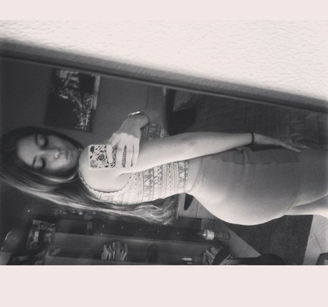 Carolina Neto model pornographic pics