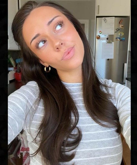 Leia Goransson sexy star images