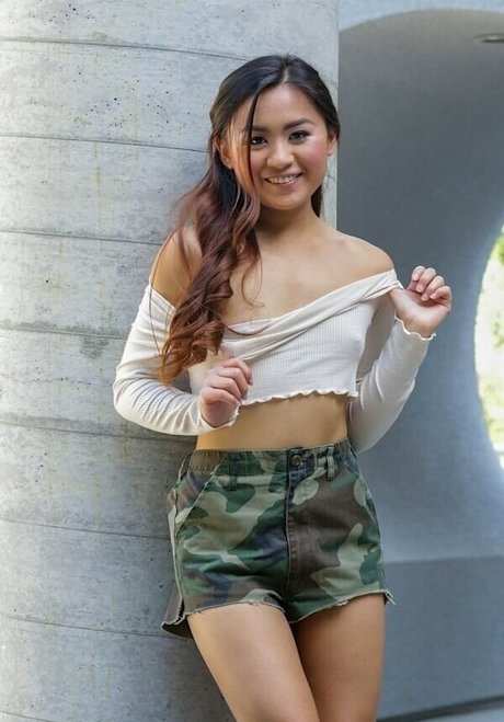 Elle Voneva pornstar naked pictures