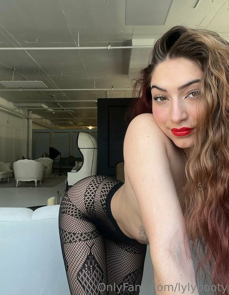 lylybooty nice pornstar photo
