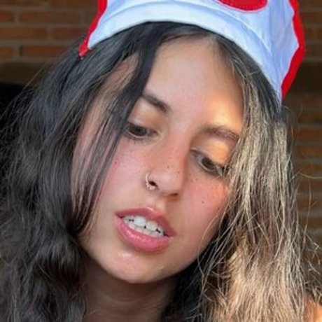 ittybittycherry model adult photo