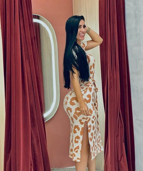 Lismara Moreira naked model image