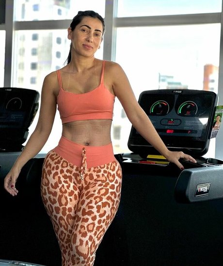 Lismara Moreira model hd archive