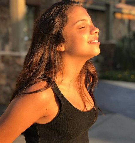 Cree Cicchino pretty star img