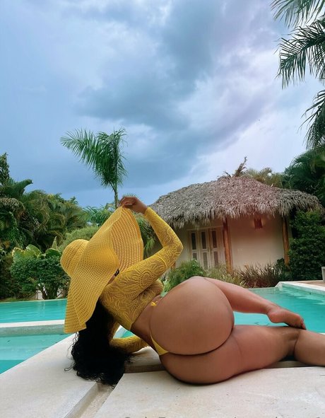 nynyirene1 star pornographic image