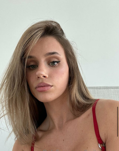 Ha1ley Gr1c3 star hd photo