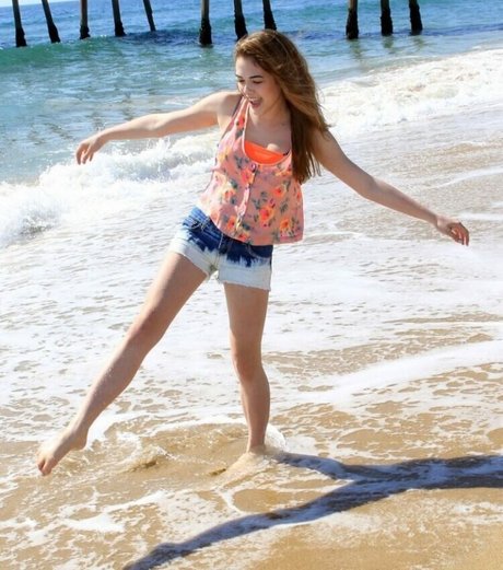 McKaley Miller top model photos