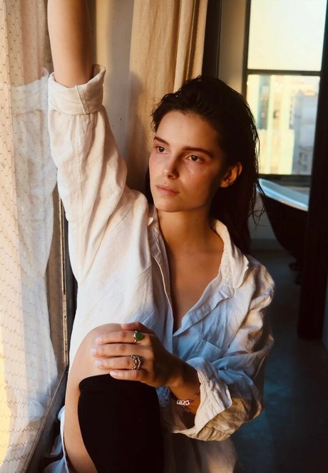 Inde Navarette beautiful model galleries