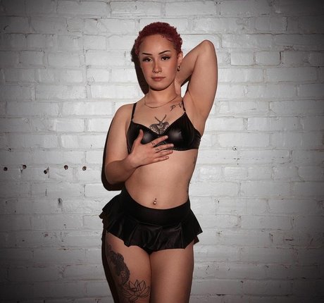 Bigbbyv model erotic photo