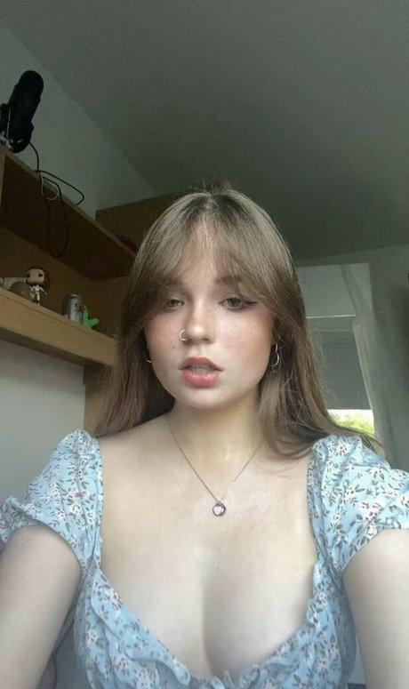 Beaux ASMR erotic star images