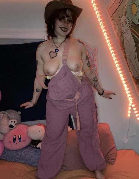 Yourbunnybrat naked model photo