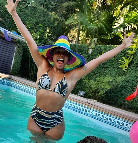 Roberta Rodrigues model top pics