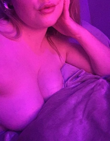 Brecht Apologist pornstar nude image