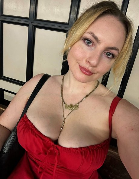 Brecht Apologist naked pornstar pic