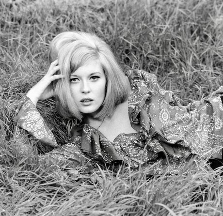 Faye Dunaway sex model img