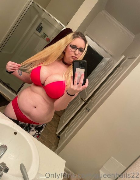 queenhails22 star naked galleries