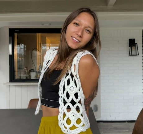 Nikita Crump model sexy image