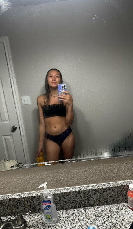 Nikita Crump hot star pic