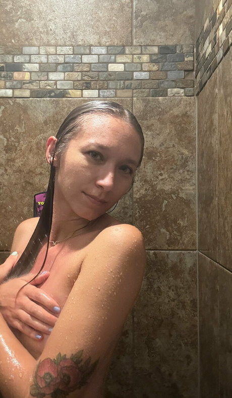 Nikita Crump beautiful actress image