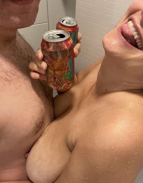 Mollie Peachy Melons sex model images