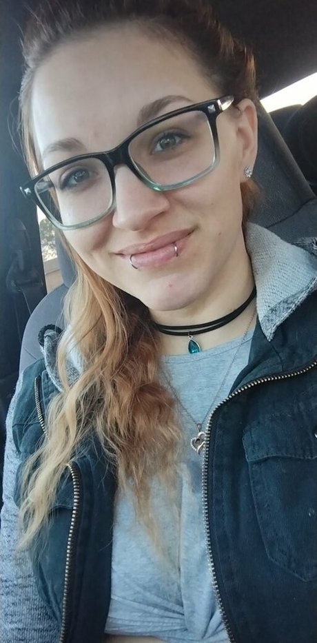 Feline Anchor star sexy images